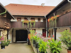 Zum Egerländer Fachwerkhof Neualbenreuth